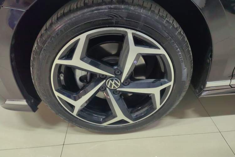 Used Volkswagen Magotan 2025 Zhongxiang Version 330TSI DSG Luxury Edition Exterior 7
