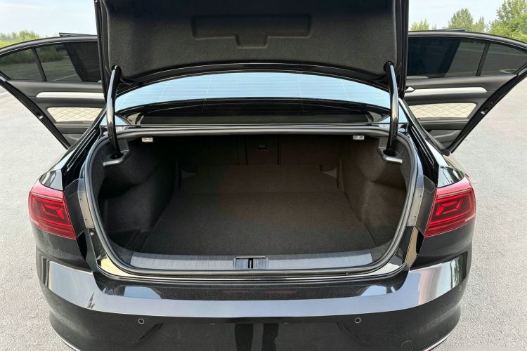 Used Volkswagen Magotan 2025 Revised Version Zhongxiang Edition 330TSI DSG Luxury Trim Exterior 7