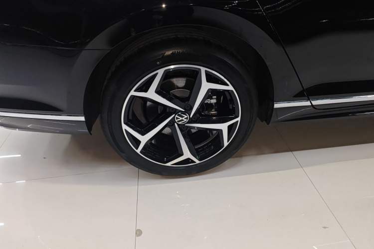 Used Volkswagen Magotan 2025 Revised Version 2 Zhongxiang Edition 330TSI DSG Luxury Trim Exterior 8