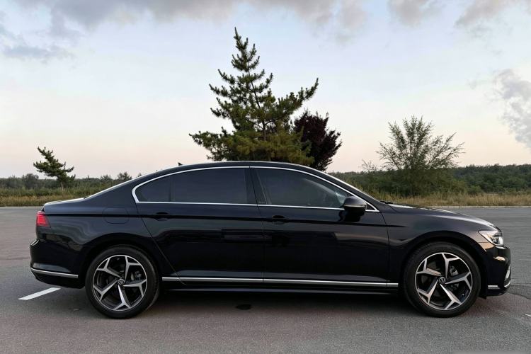 Used Volkswagen Magotan 2025 Revised Version Zhongxiang Edition 330TSI DSG Luxury Trim Exterior 8