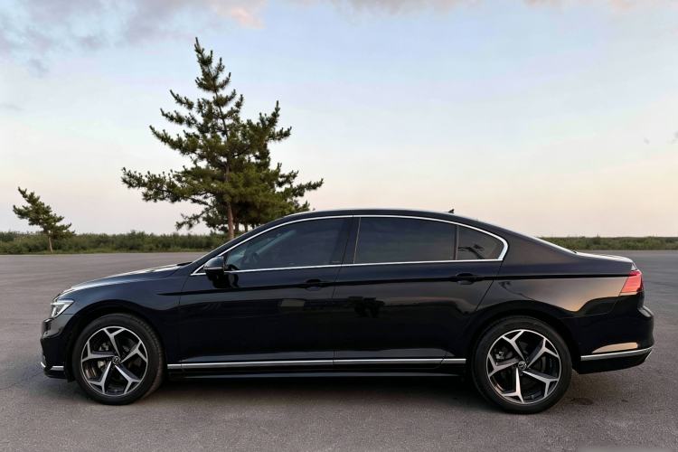 Used Volkswagen Magotan 2025 Revised Version Zhongxiang Edition 330TSI DSG Luxury Trim Exterior 9