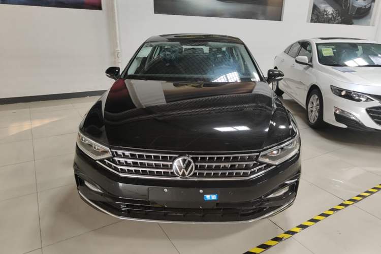 Used Volkswagen Magotan 2025 Zhongxiang Version 280TSI DSG Comfort Edition Front