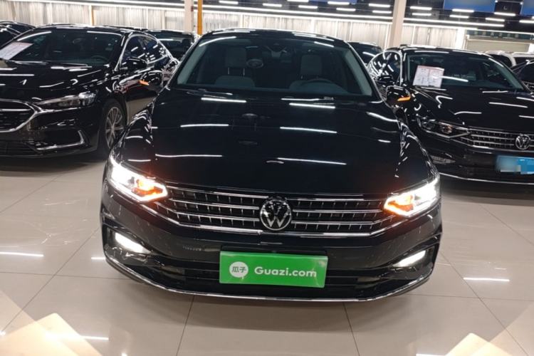 Used Volkswagen Magotan 2025 Zhongxiang Version 330TSI DSG Luxury Edition Front