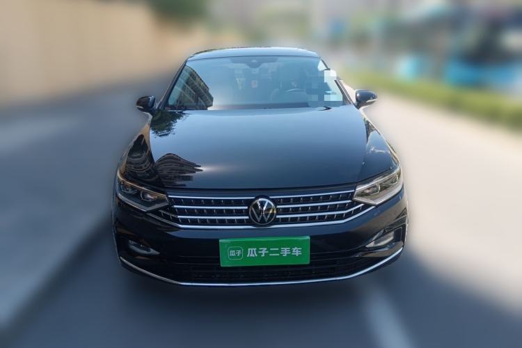 Used Volkswagen Magotan 2025 Revised Version Zhongxiang Edition 330TSI DSG Luxury Trim Front