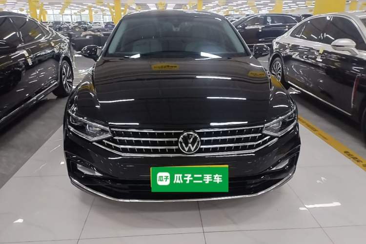 Used Volkswagen Magotan 2025 Zhongxiang Version 330TSI DSG Luxury Edition Front
