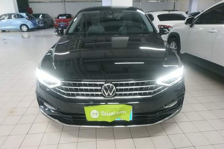 Used Volkswagen Magotan 2025 Revised Version Zhongxiang Edition 330TSI DSG Luxury Trim Front