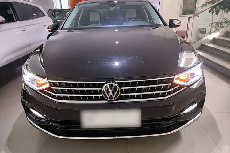 Used Volkswagen Magotan 2025 Revised Version 2 Zhongxiang Edition 330TSI DSG Luxury Trim Front