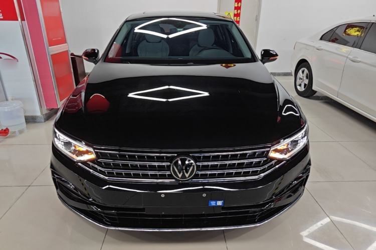 Used Volkswagen Magotan 2025 Revised Version 2 Zhongxiang Edition 330TSI DSG Luxury Trim Front