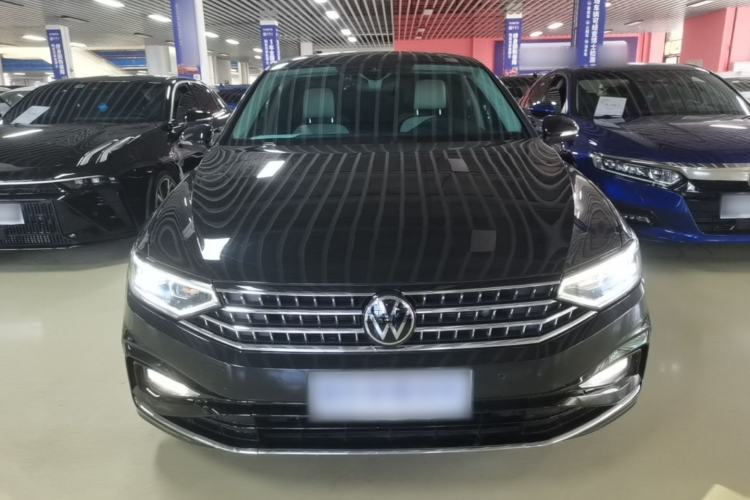 Used Volkswagen Magotan 2025 Zhongxiang Version 330TSI DSG Luxury Edition Front