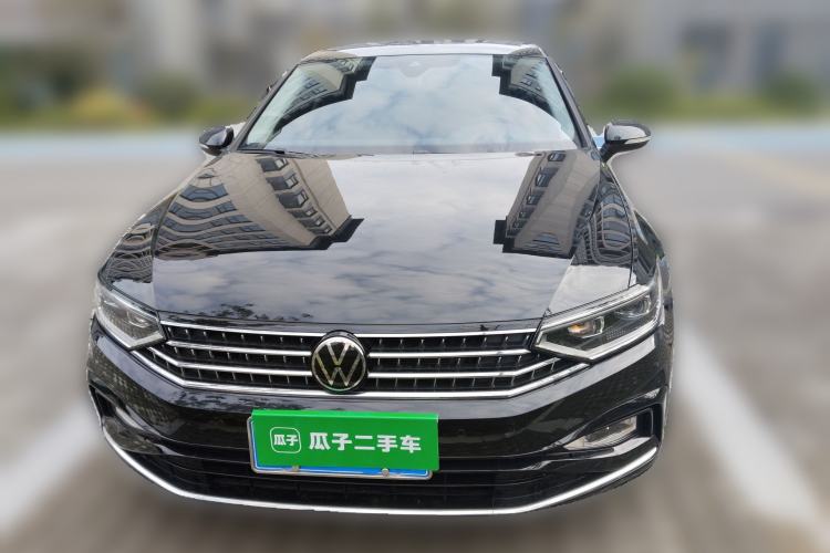 Used Volkswagen Magotan 2025 Zhongxiang Version 330TSI DSG Luxury Edition Front
