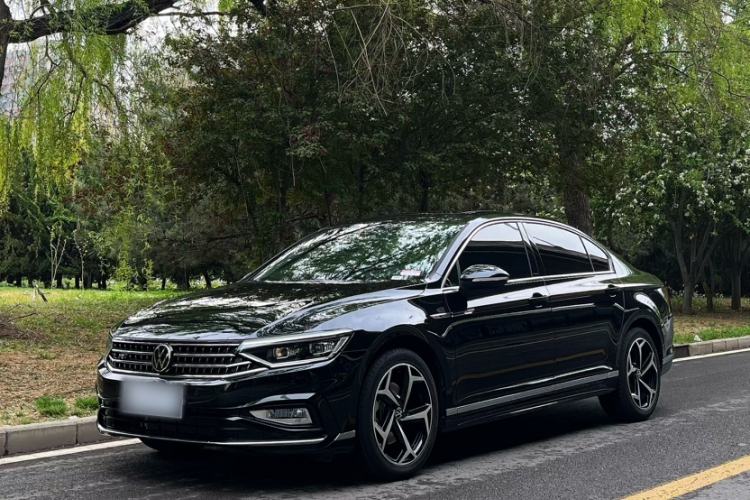 Used Volkswagen Magotan 2025 Revised Version 2 Zhongxiang Edition 330TSI DSG Luxury Trim Front Left 45 Deg