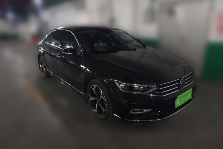 Used Volkswagen Magotan 2025 Zhongxiang Version 330TSI DSG Luxury Edition Front Right 45 Deg
