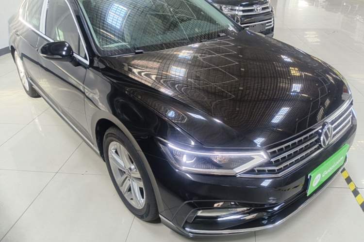 Used Volkswagen Magotan 2025 Zhongxiang Version 280TSI DSG Comfort Edition Front Right 45 Deg