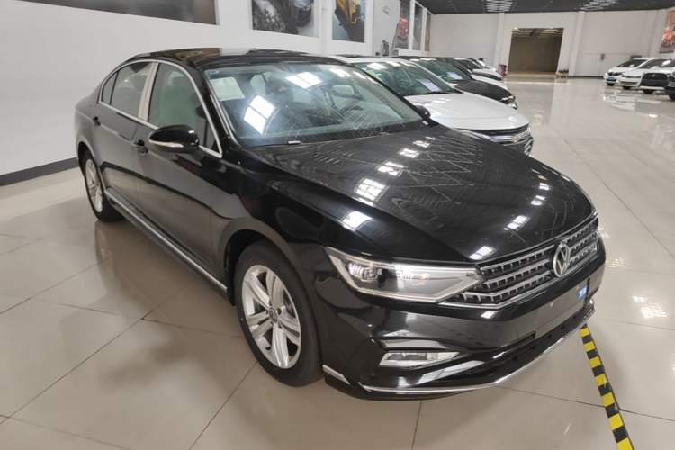 Used Volkswagen Magotan 2025 Zhongxiang Version 280TSI DSG Comfort Edition Front Right 45 Deg