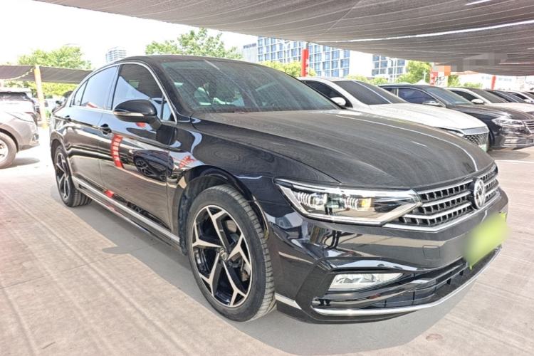 Used Volkswagen Magotan 2025 Zhongxiang Model 280TSI DSG Luxury Version Front Right 45 Deg