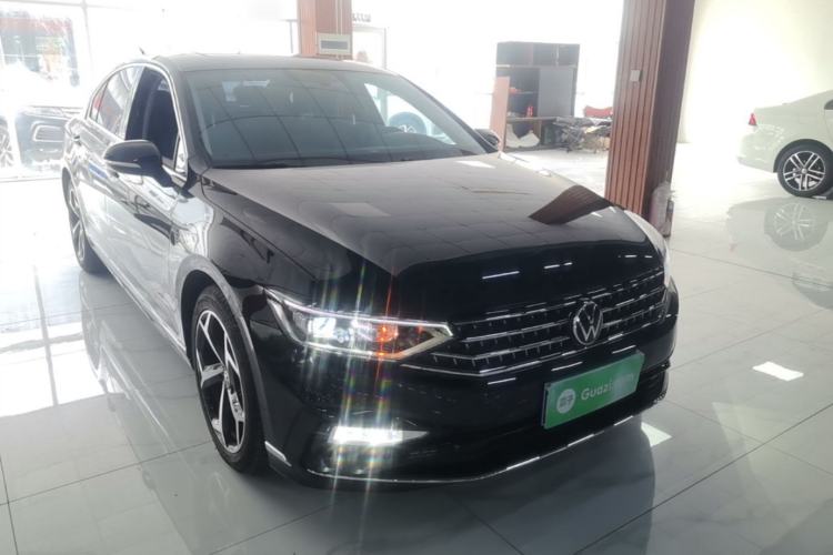 Used Volkswagen Magotan 2025 Revised Version Zhongxiang Edition 280TSI DSG Luxury Trim Front Right 45 Deg