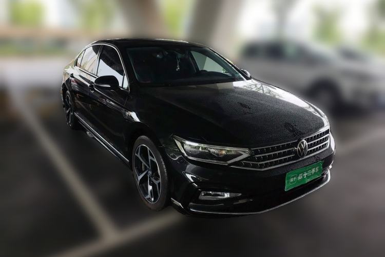 Used Volkswagen Magotan 2025 Revised Version 2 Zhongxiang Edition 330TSI DSG Luxury Trim Front Right 45 Deg