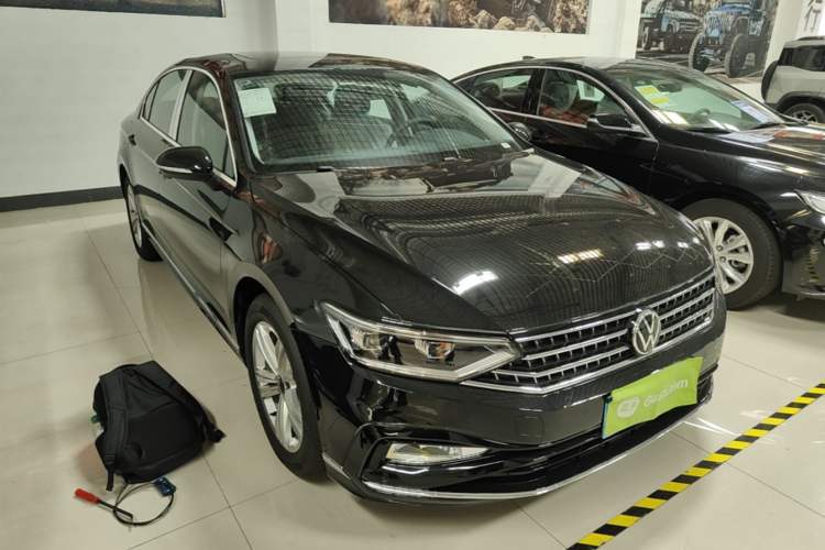 Used Volkswagen Magotan 2025 Zhongxiang Version 280TSI DSG Comfort Edition Front Right 45 Deg