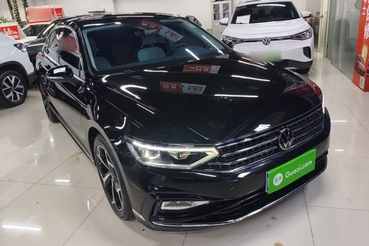 Used Volkswagen Magotan 2025 Revised Version Zhongxiang Edition 330TSI DSG Luxury Trim Front Right 45 Deg