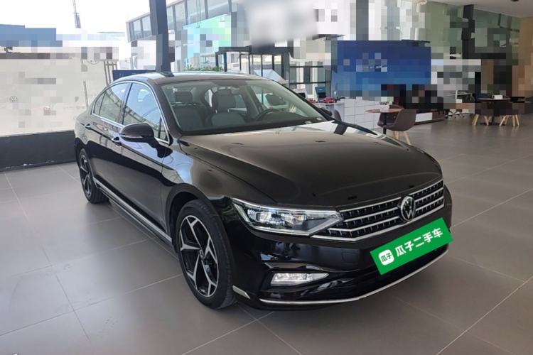 Used Volkswagen Magotan 2025 Revised Version Zhongxiang Edition 280TSI DSG Luxury Trim Front Right 45 Deg
