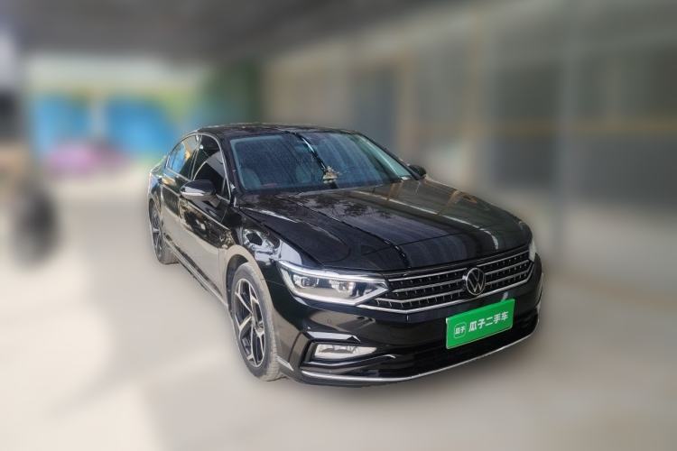 Used Volkswagen Magotan 2025 Zhongxiang Version 330TSI DSG Luxury Edition Front Right 45 Deg