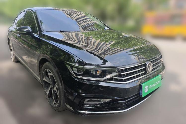 Used Volkswagen Magotan 2025 Revised Version 2 Zhongxiang Edition 330TSI DSG Luxury Trim Front Right 45 Deg