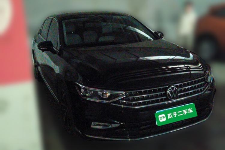 Used Volkswagen Magotan 2025 Revised Version Zhongxiang Edition 330TSI DSG Luxury Trim Front Right 45 Deg