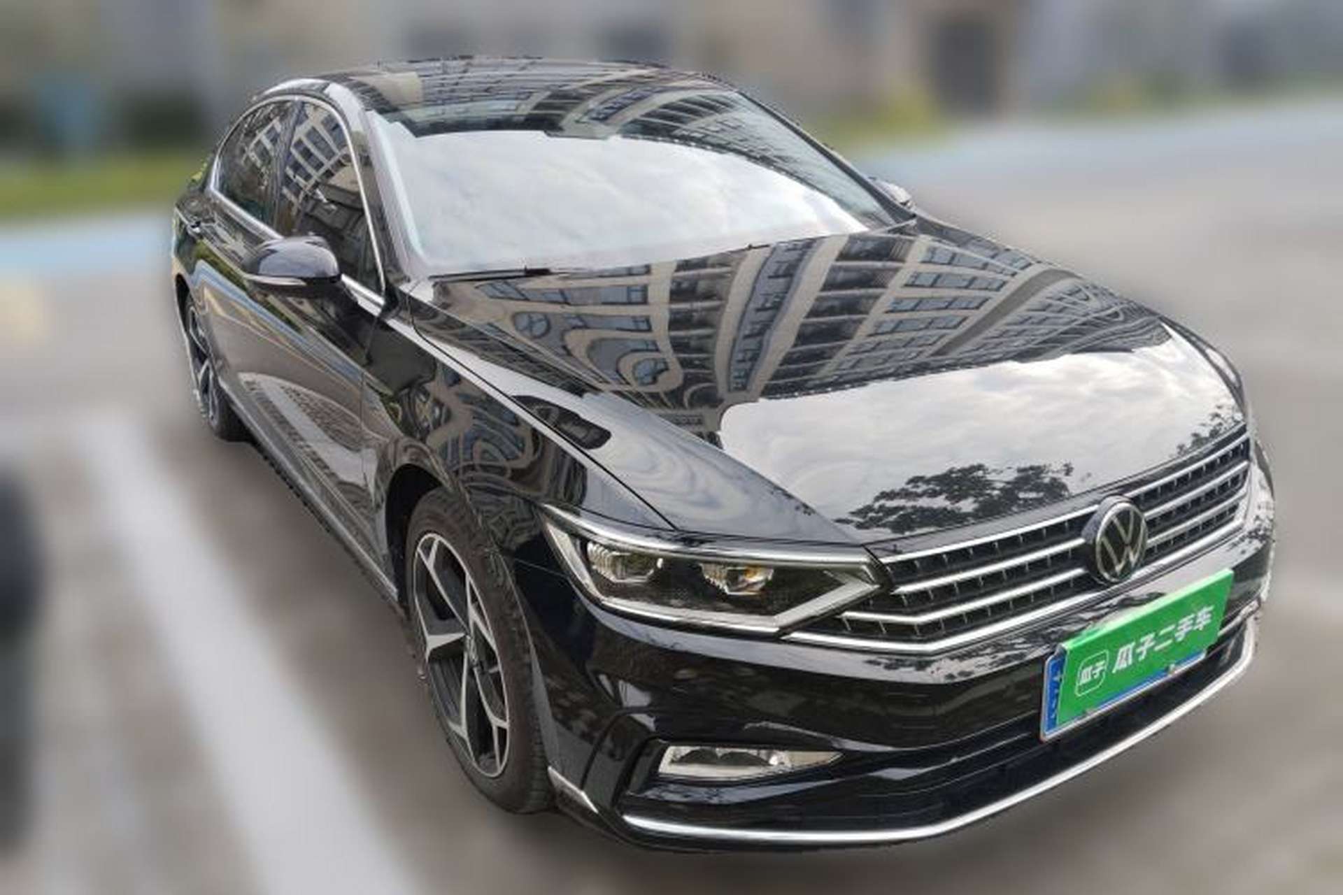 Used Volkswagen Magotan 2025 Zhongxiang Version 330TSI DSG Luxury Edition Front Right 45 Deg