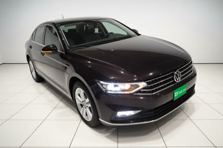 Used Volkswagen Magotan 2025 Zhongxiang Version 280TSI DSG Comfort Edition Front Right 45 Deg