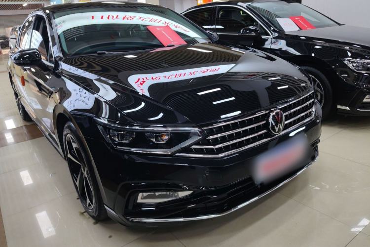 Used Volkswagen Magotan 2025 Zhongxiang Model 280TSI DSG Luxury Version Front Right 45 Deg