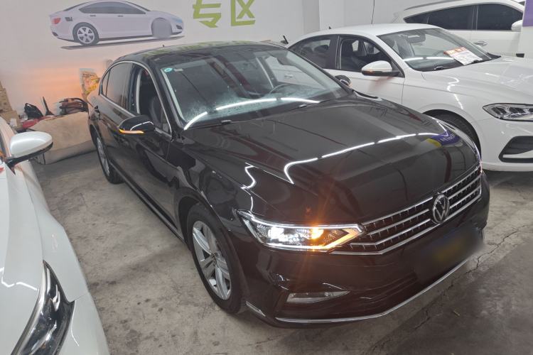 Used Volkswagen Magotan 2025 Zhongxiang Version 280TSI DSG Comfort Edition Front Right 45 Deg