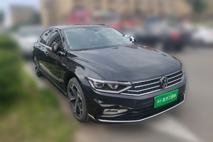Used Volkswagen Magotan 2025 Revised Version Zhongxiang Edition 330TSI DSG Luxury Trim Front Right 45 Deg
