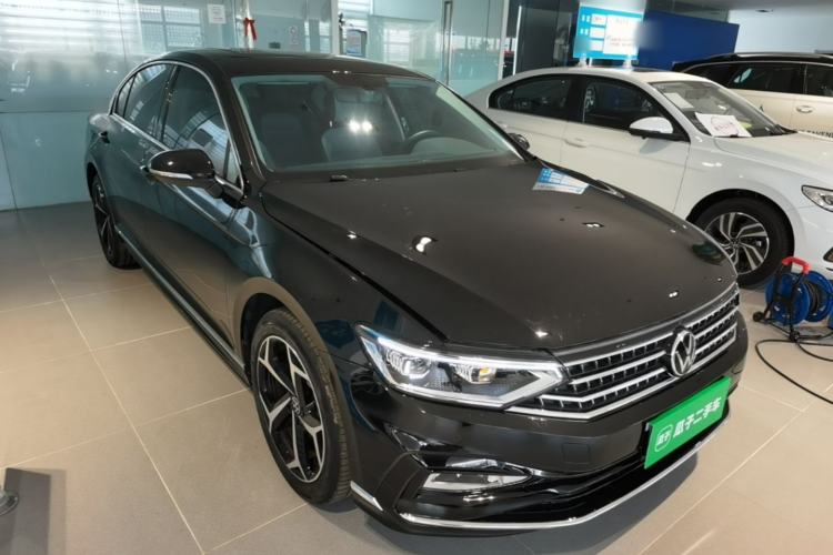 Used Volkswagen Magotan 2025 Revised Version Zhongxiang Edition 280TSI DSG Luxury Trim Front Right 45 Deg
