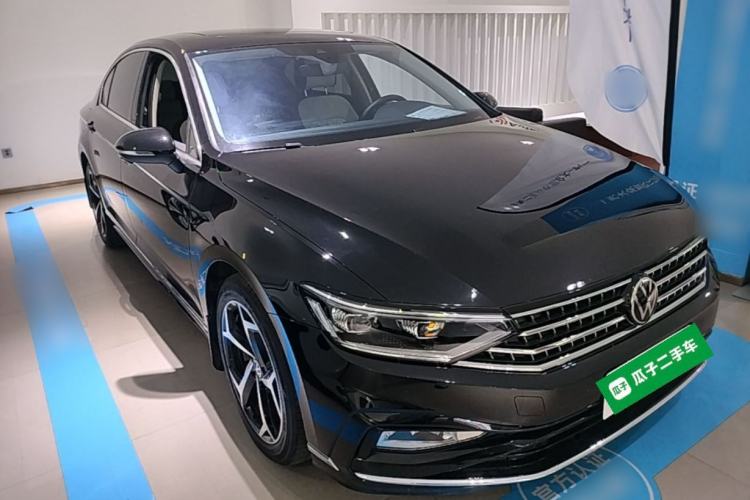 Used Volkswagen Magotan 2025 Revised Version 2 Zhongxiang Edition 330TSI DSG Luxury Trim Front Right 45 Deg