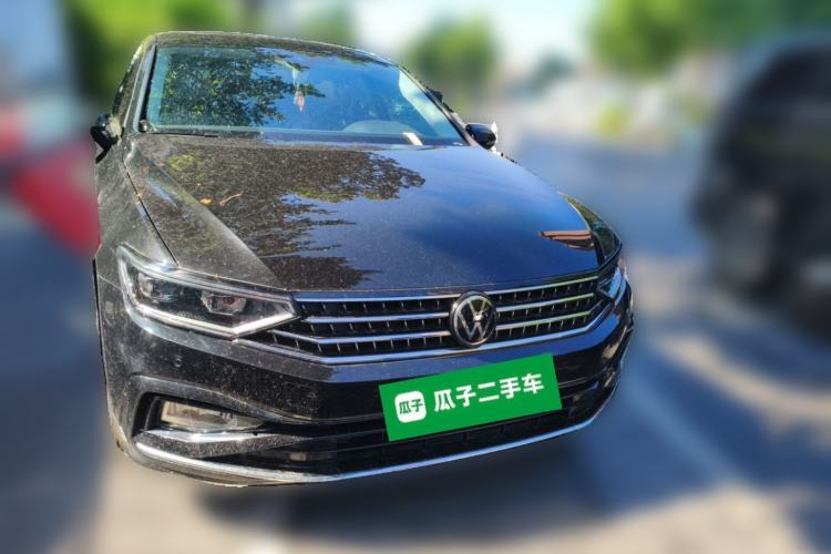 Used Volkswagen Magotan 2025 Revised Version 2 Zhongxiang Edition 330TSI DSG Luxury Trim Front Right 45 Deg