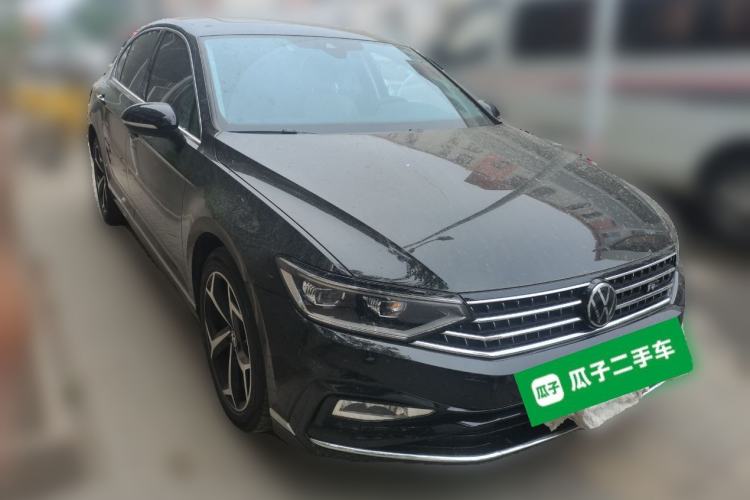 Used Volkswagen Magotan 2025 Revised Version Zhongxiang Edition 330TSI DSG Luxury Trim Front Right 45 Deg