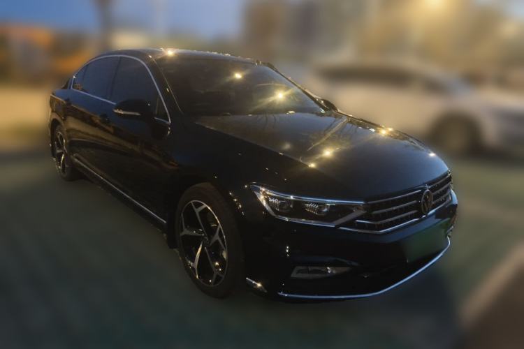 Used Volkswagen Magotan 2025 Revised Version 2 Zhongxiang Edition 330TSI DSG Luxury Trim Front Right 45 Deg