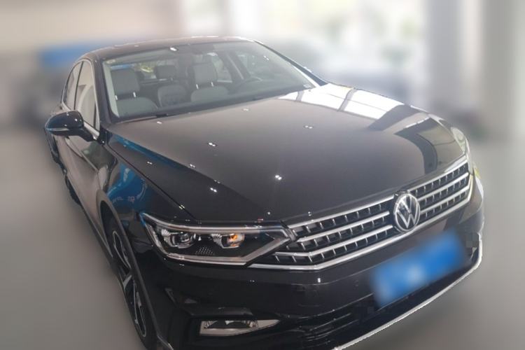 Used Volkswagen Magotan 2025 Revised Version Zhongxiang Edition 280TSI DSG Luxury Trim Front Right 45 Deg