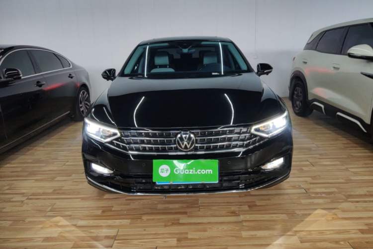Used Volkswagen Magotan 2025 Revised Version 2 Zhongxiang Edition 330TSI DSG Luxury Trim Front