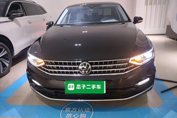 Used Volkswagen Magotan 2025 Revised Version 2 Zhongxiang Edition 330TSI DSG Luxury Trim Front