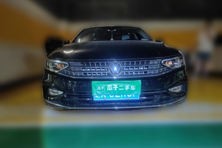 Used Volkswagen Magotan 2025 Revised Version Zhongxiang Edition 330TSI DSG Luxury Trim Front