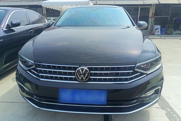 Used Volkswagen Magotan 2025 Revised Version Zhongxiang Edition 330TSI DSG Luxury Trim Front