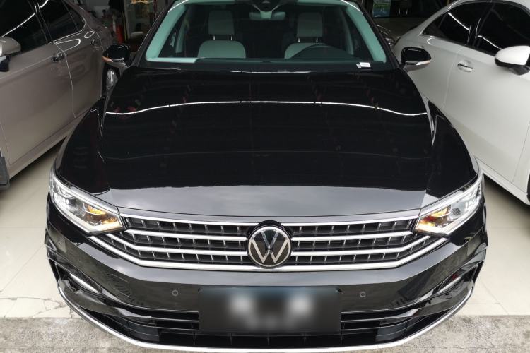 Used Volkswagen Magotan 2025 Revised Version Zhongxiang Edition 330TSI DSG Luxury Trim Front