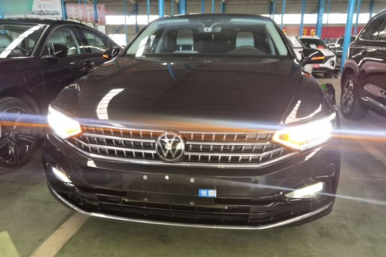 Used Volkswagen Magotan 2025 Revised Version Zhongxiang Edition 330TSI DSG Luxury Trim Front