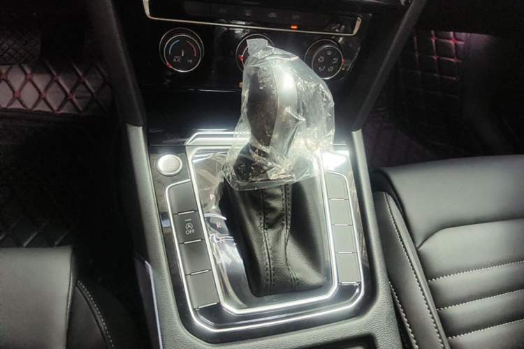 Used Volkswagen Magotan 2025 Zhongxiang Version 280TSI DSG Comfort Edition Gear Lever