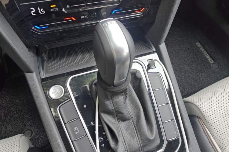 Used Volkswagen Magotan 2025 Zhongxiang Version 330TSI DSG Luxury Edition Gear Lever
