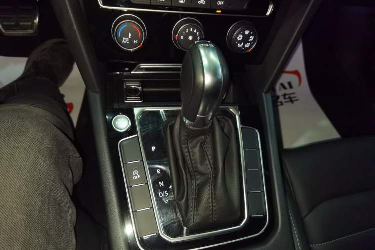 Used Volkswagen Magotan 2025 Zhongxiang Version 280TSI DSG Comfort Edition Gear Lever