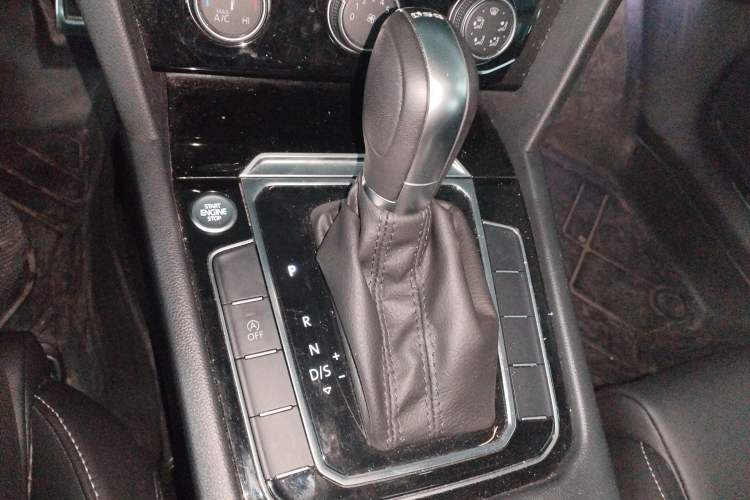 Used Volkswagen Magotan 2025 Zhongxiang Version 280TSI DSG Comfort Edition Gear Lever