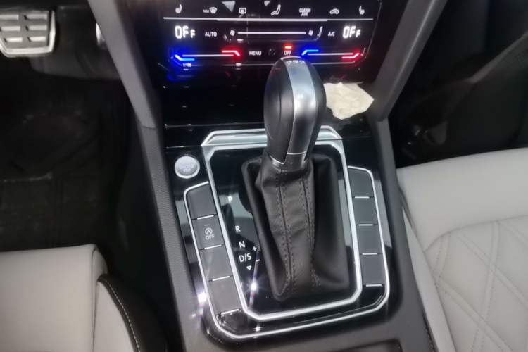 Used Volkswagen Magotan 2025 Revised Version Zhongxiang Edition 280TSI DSG Luxury Trim Gear Lever