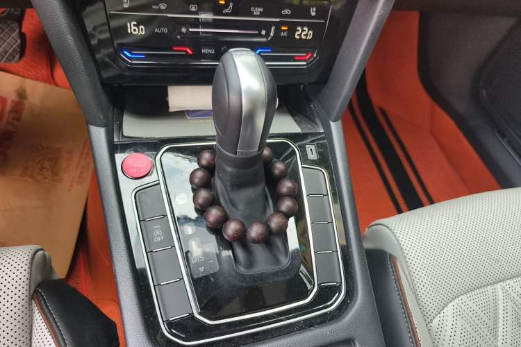 Used Volkswagen Magotan 2025 Revised Version 2 Zhongxiang Edition 330TSI DSG Luxury Trim Gear Lever